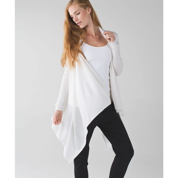 Lululemon Universal Wrap in Heathered White - Picture 2 of 10